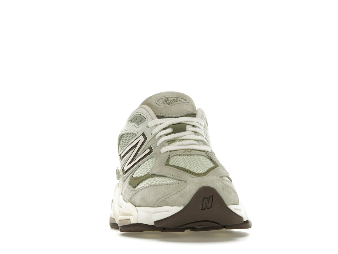 Vue 9 de New Balance 9060 Olivine