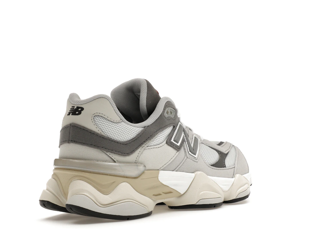 Vue 32 de New Balance 9060 Rain Cloud (GS)