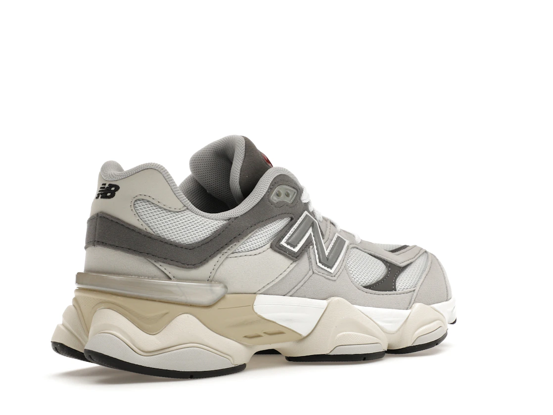 Vue 33 de New Balance 9060 Rain Cloud (GS)