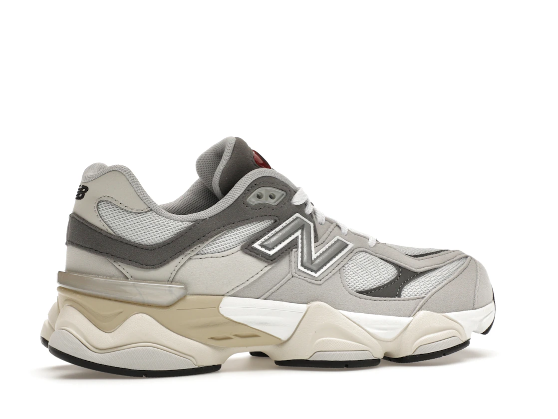 Vue 35 de New Balance 9060 Rain Cloud (GS)