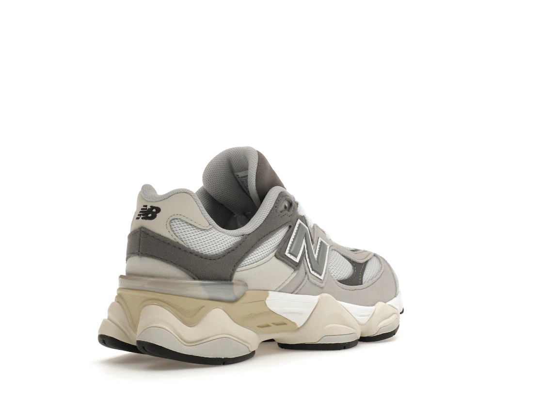 Vue 32 de New Balance 9060 Rain Cloud (PS)