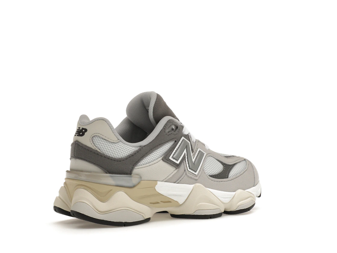 Vue 33 de New Balance 9060 Rain Cloud (PS)