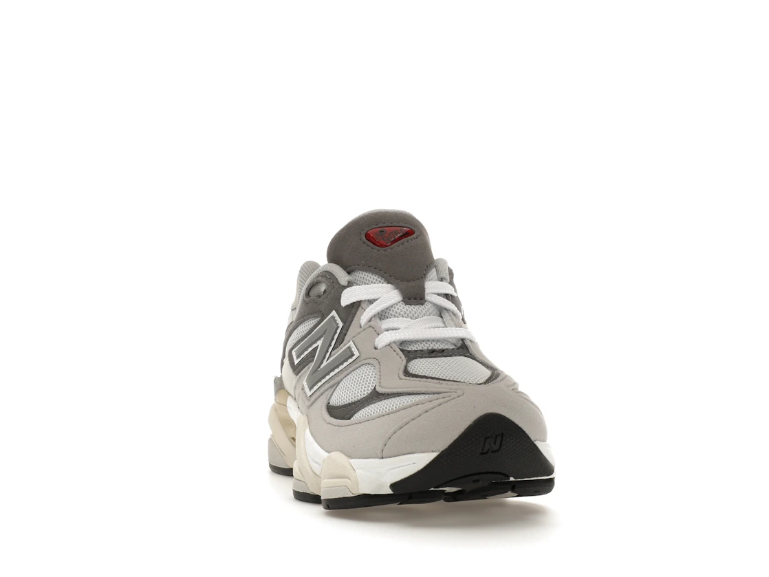 Vue 8 de New Balance 9060 Rain Cloud (PS)