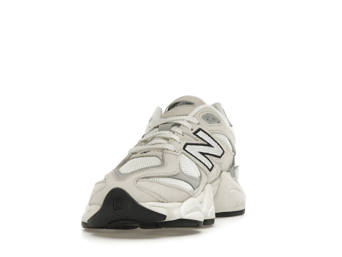 Vue 12 de New Balance 9060 Sea Salt Raincloud