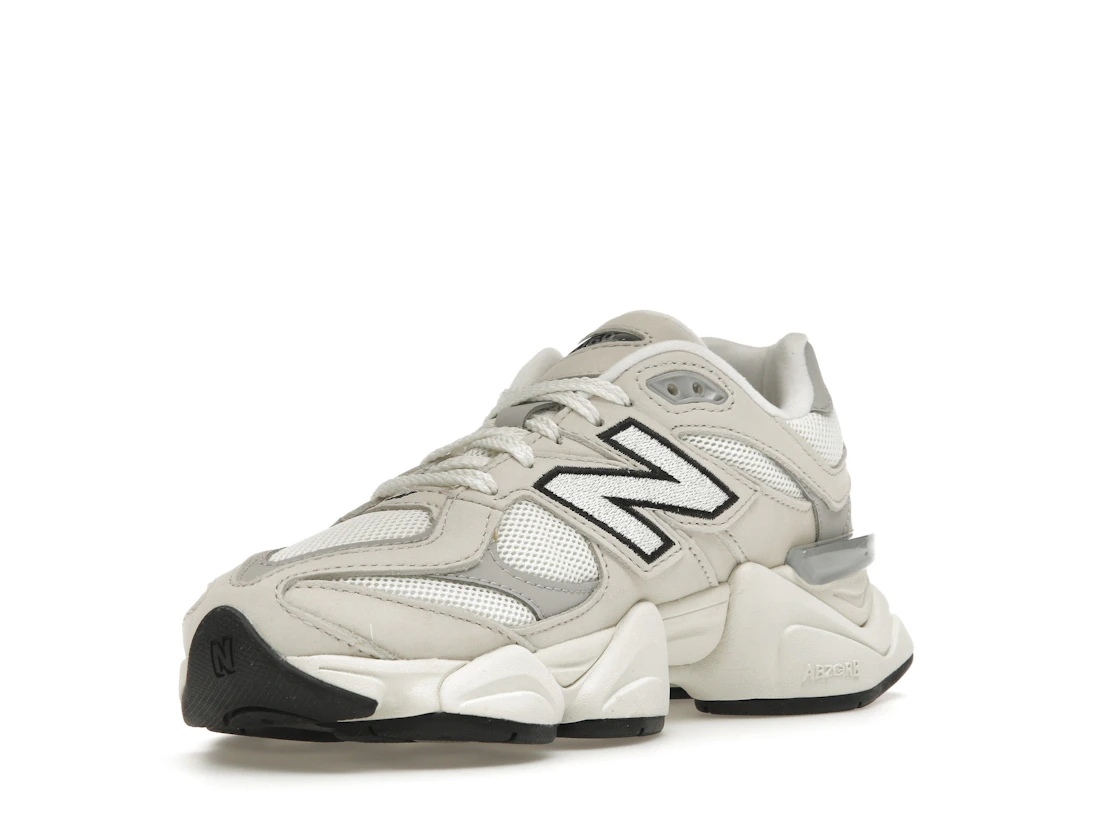 Vue 14 de New Balance 9060 Sea Salt Raincloud