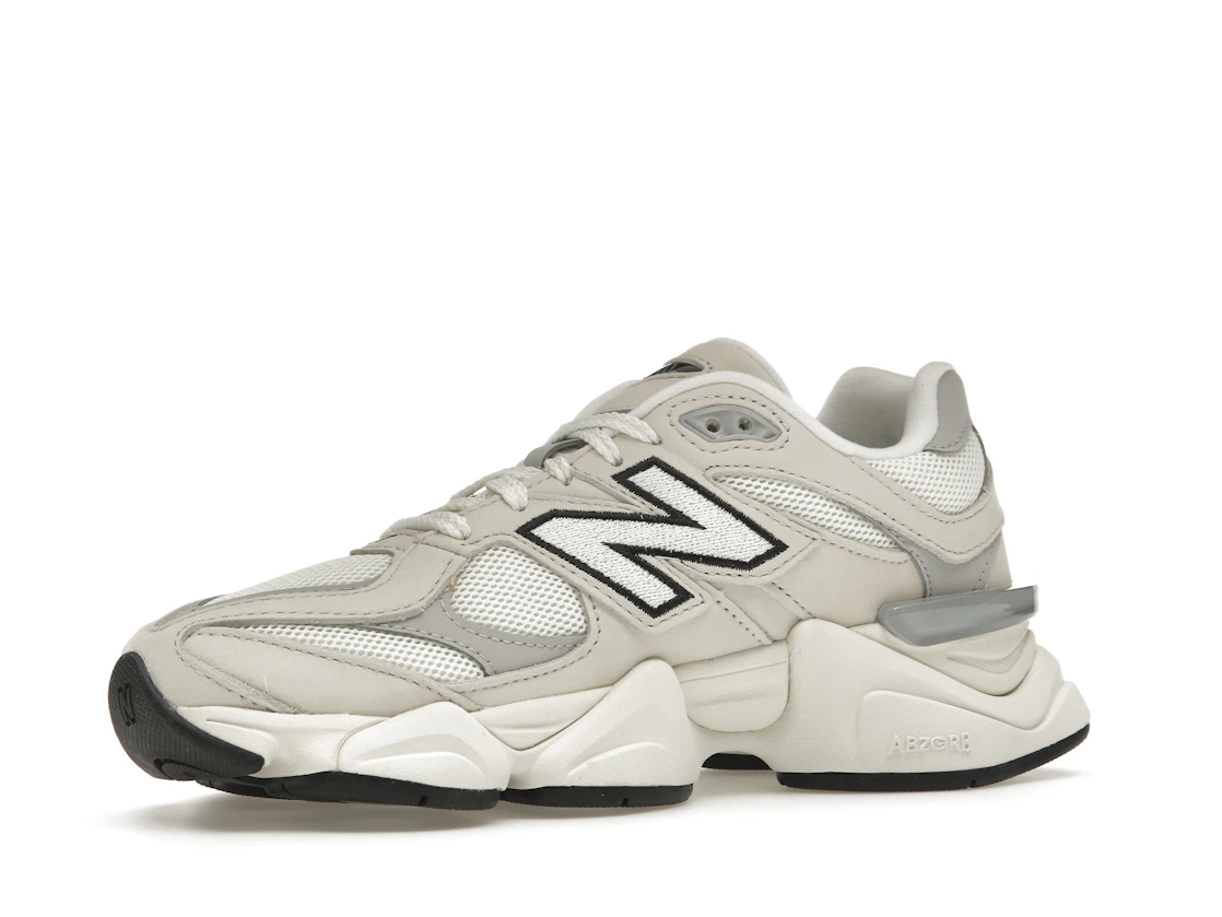 Vue 16 de New Balance 9060 Sea Salt Raincloud