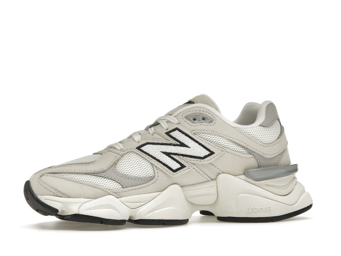 Vue 17 de New Balance 9060 Sea Salt Raincloud