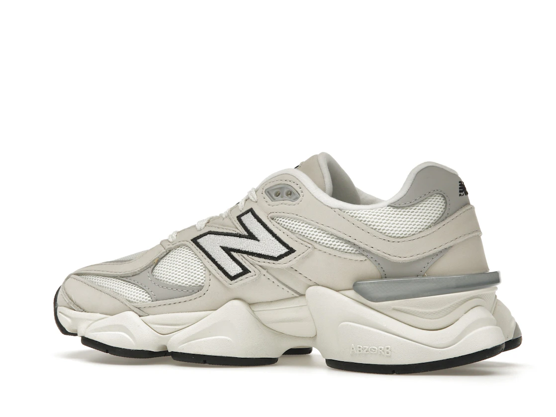Vue 21 de New Balance 9060 Sea Salt Raincloud