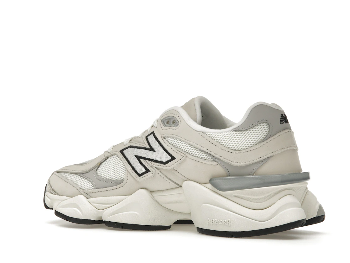Vue 22 de New Balance 9060 Sea Salt Raincloud