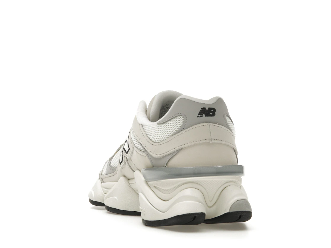 Vue 26 de New Balance 9060 Sea Salt Raincloud