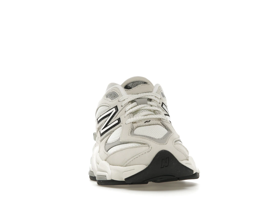 Vue 9 de New Balance 9060 Sea Salt Raincloud