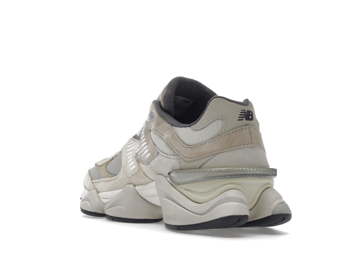 Vue 25 de New Balance 9060 Sea Salt