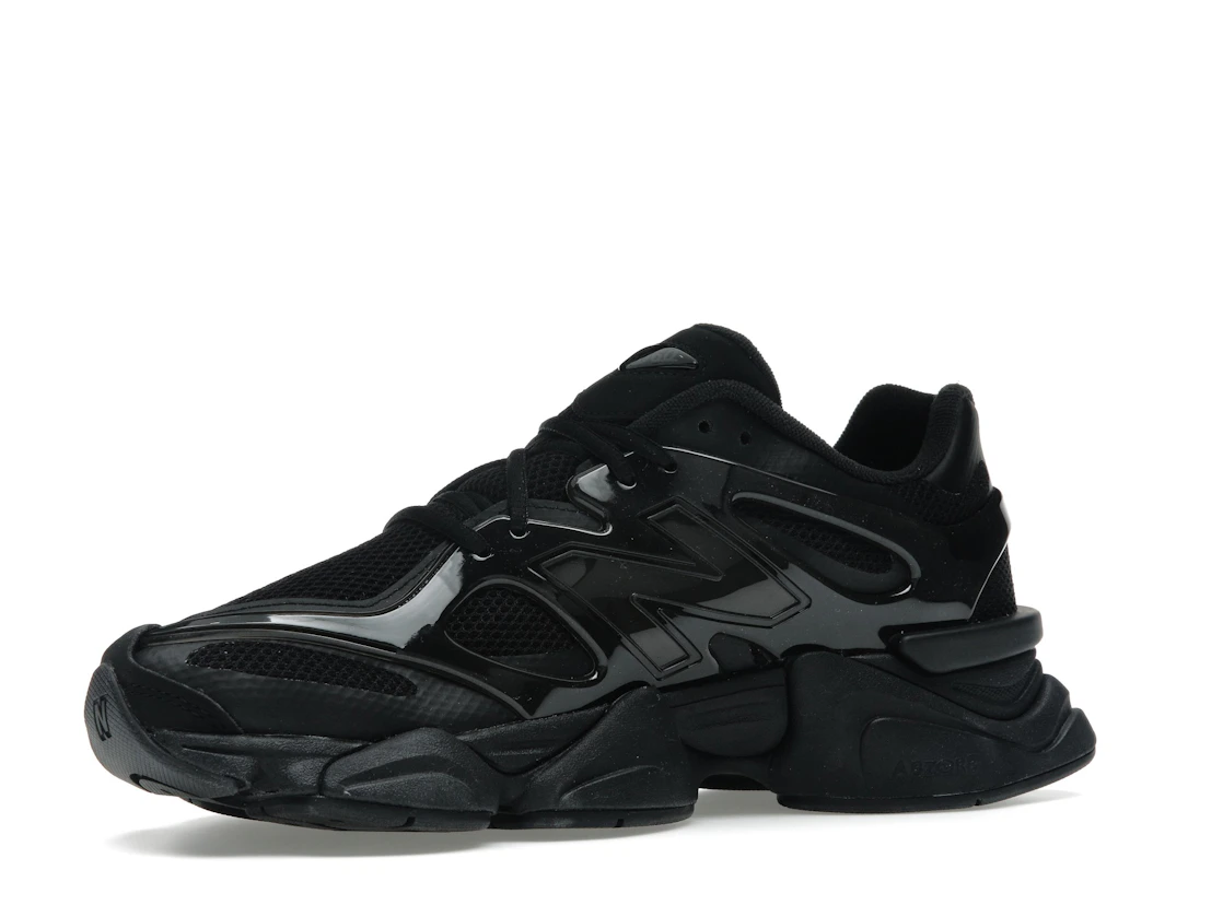 Vue 16 de New Balance 9060 Sea Stone Black