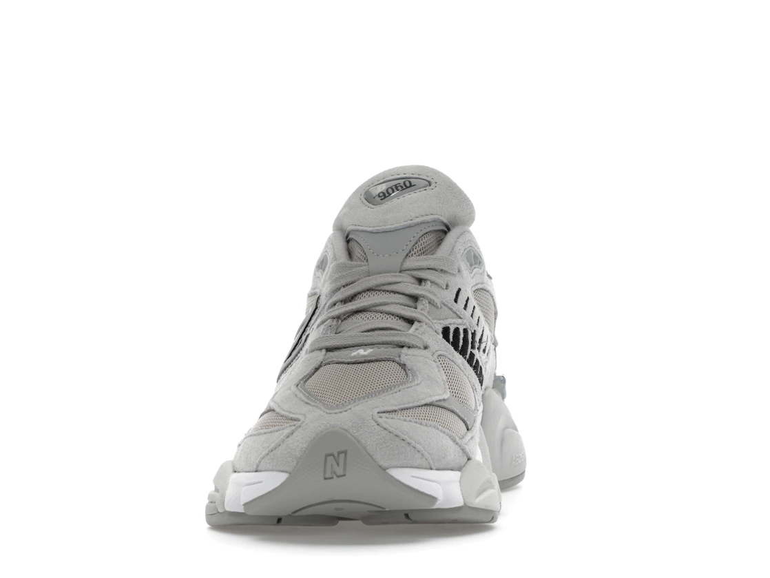 Vue 11 de New Balance 9060 Silver Metallic Grey