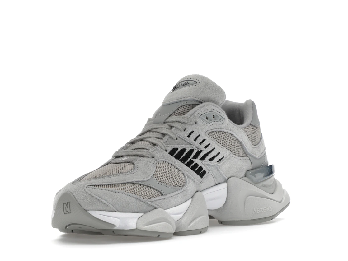 Vue 14 de New Balance 9060 Silver Metallic Grey