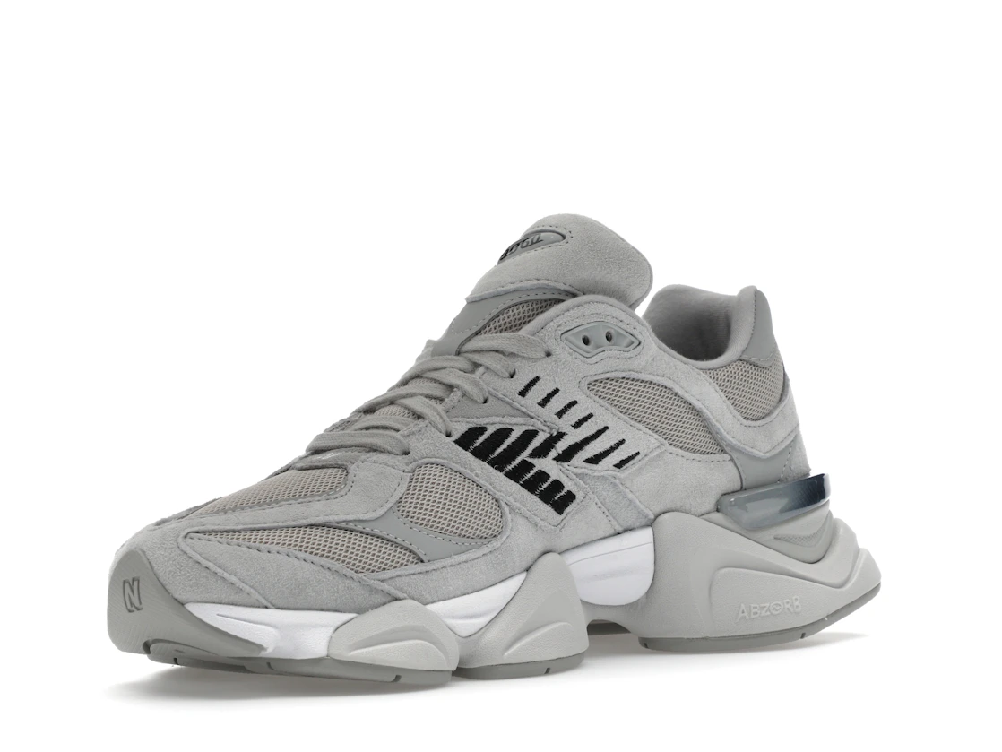 Vue 15 de New Balance 9060 Silver Metallic Grey