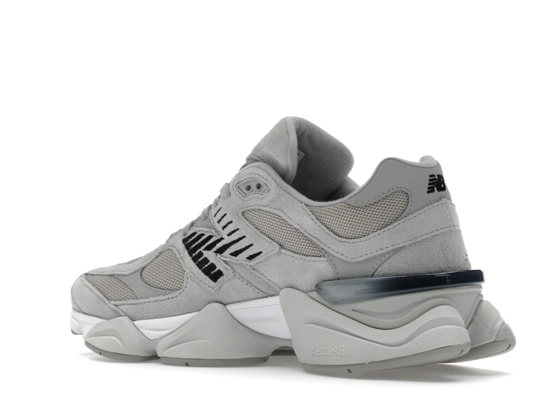 Vue 23 de New Balance 9060 Silver Metallic Grey