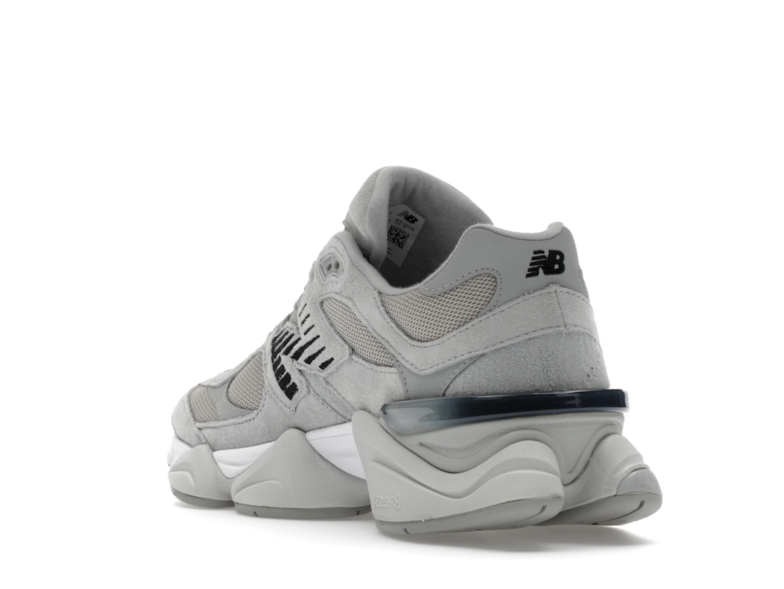 Vue 25 de New Balance 9060 Silver Metallic Grey