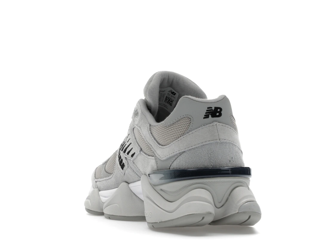 Vue 26 de New Balance 9060 Silver Metallic Grey