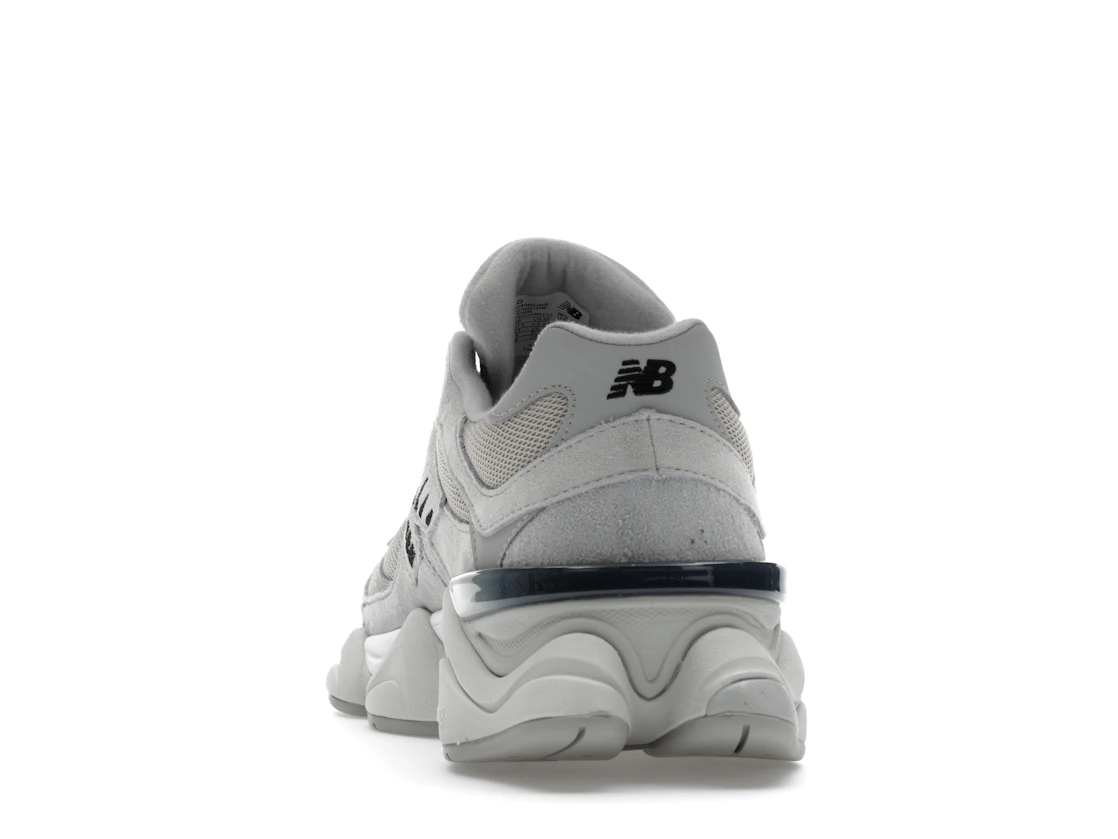 Vue 27 de New Balance 9060 Silver Metallic Grey