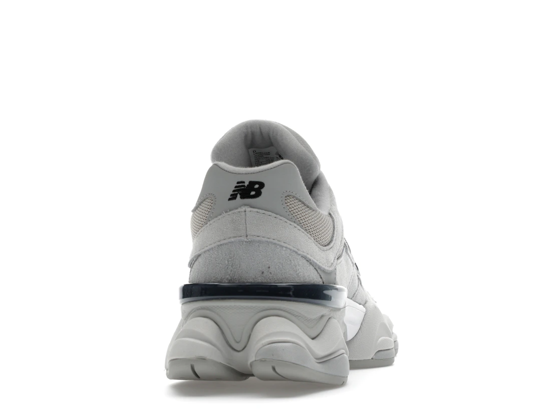 Vue 29 de New Balance 9060 Silver Metallic Grey