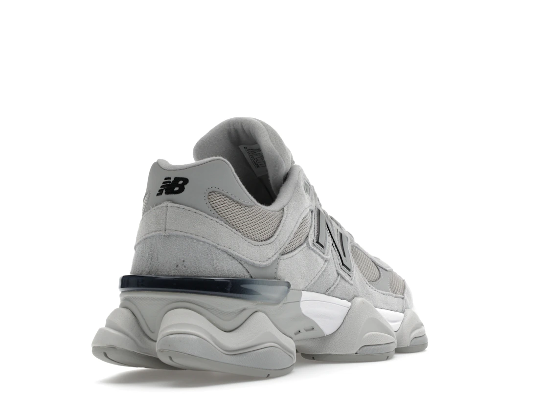 Vue 31 de New Balance 9060 Silver Metallic Grey