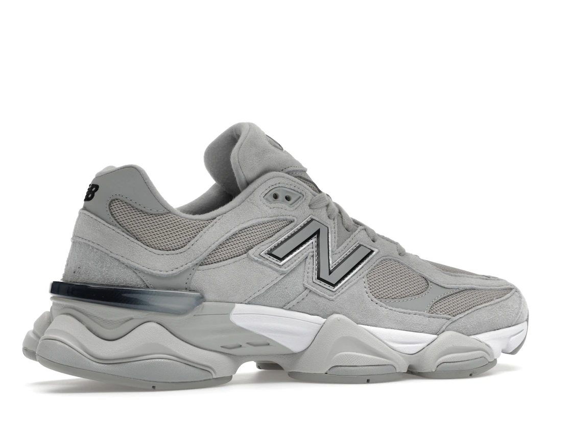 Vue 35 de New Balance 9060 Silver Metallic Grey