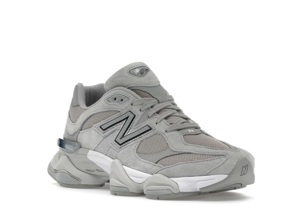 Vue 6 de New Balance 9060 Silver Metallic Grey