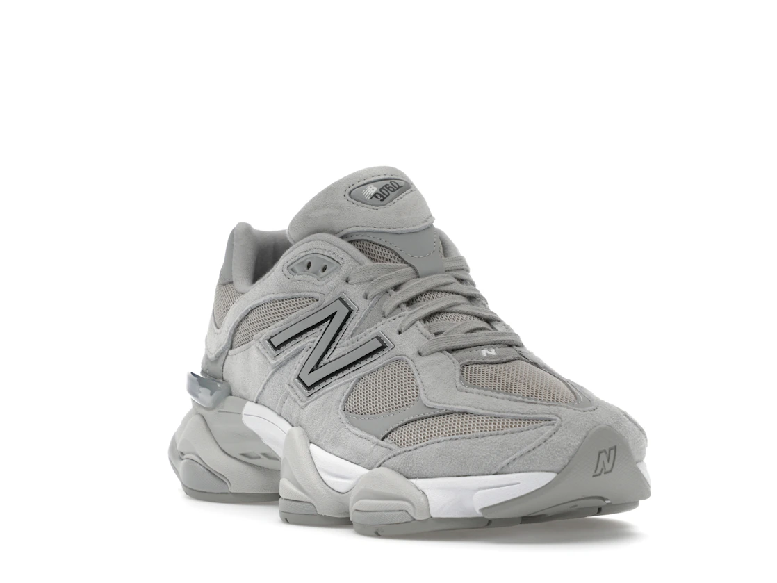 Vue 7 de New Balance 9060 Silver Metallic Grey