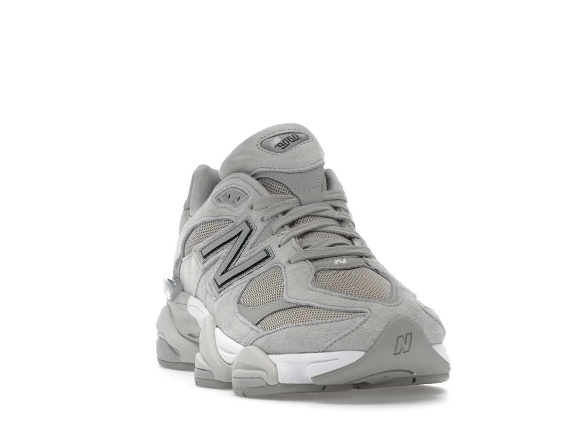 Vue 8 de New Balance 9060 Silver Metallic Grey