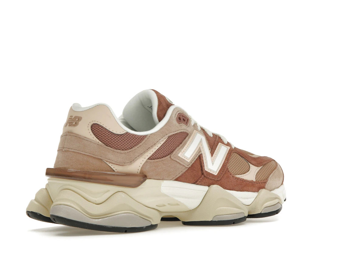 Vue 33 de New Balance 9060 Sparrow Flat Taupe
