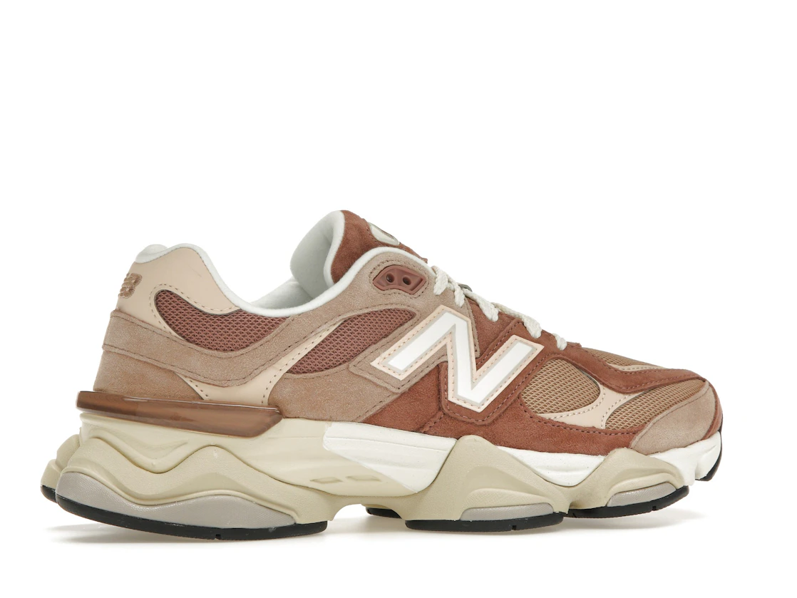 Vue 35 de New Balance 9060 Sparrow Flat Taupe