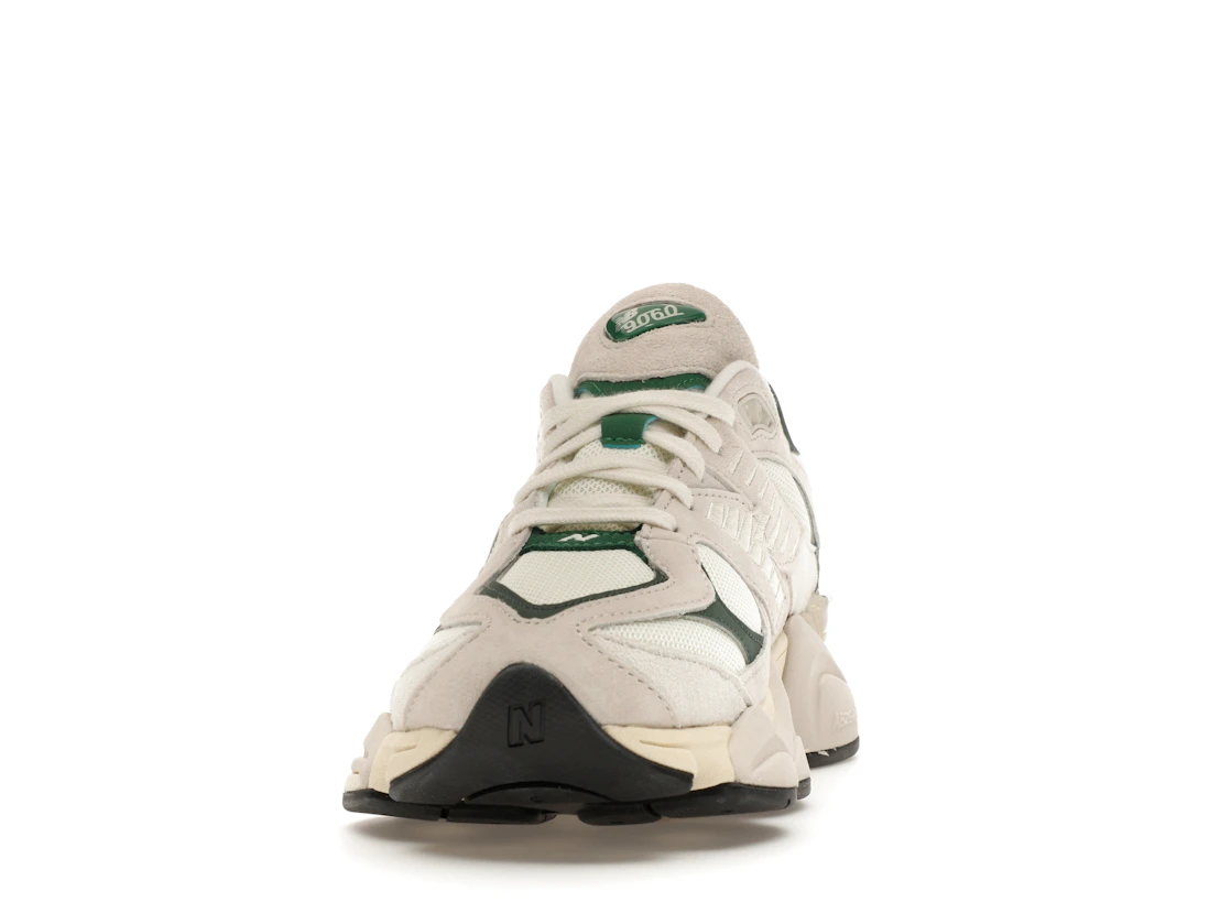 Vue 11 de New Balance 9060 Spruce Pack