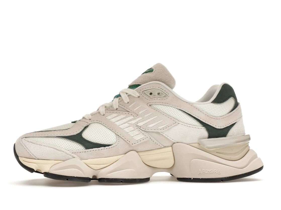 Vue 18 de New Balance 9060 Spruce Pack