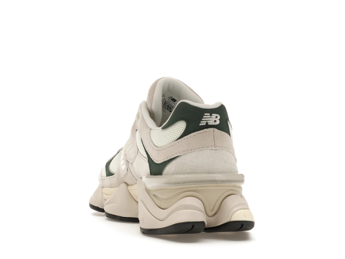 Vue 26 de New Balance 9060 Spruce Pack