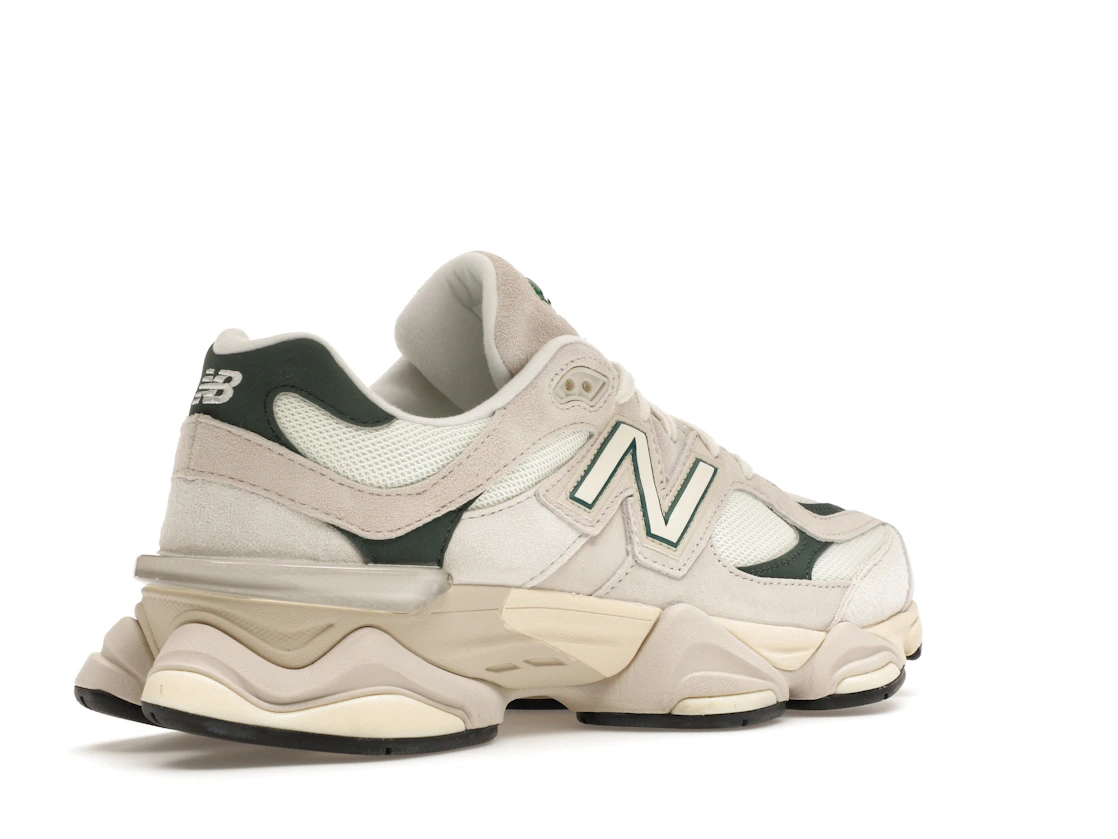 Vue 33 de New Balance 9060 Spruce Pack