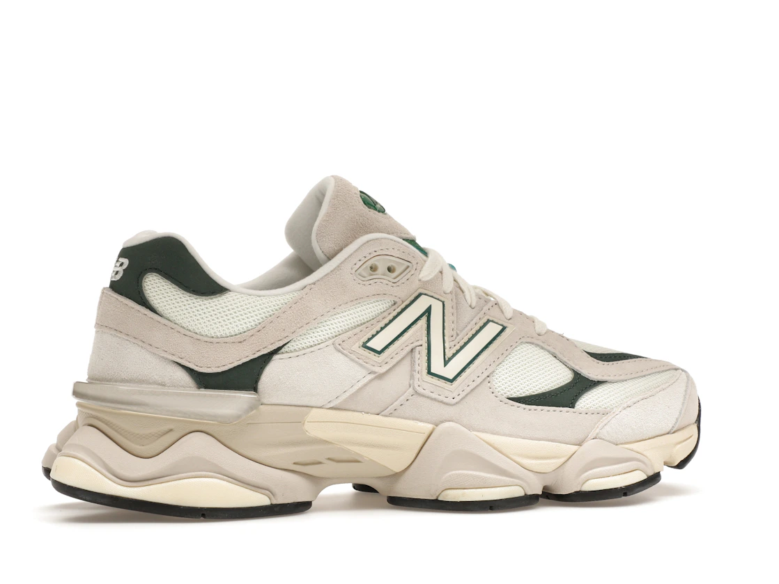 Vue 35 de New Balance 9060 Spruce Pack