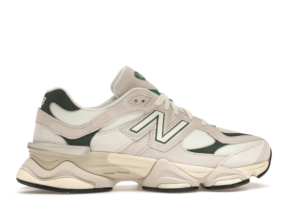 Vue 36 de New Balance 9060 Spruce Pack