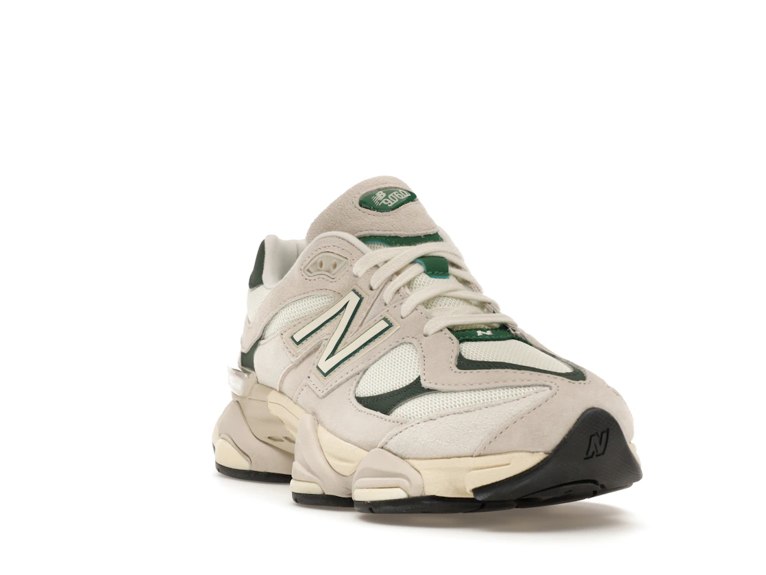 Vue 7 de New Balance 9060 Spruce Pack