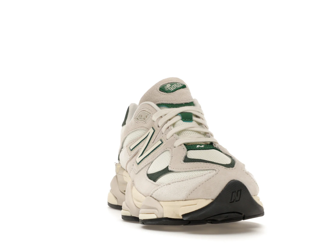Vue 8 de New Balance 9060 Spruce Pack