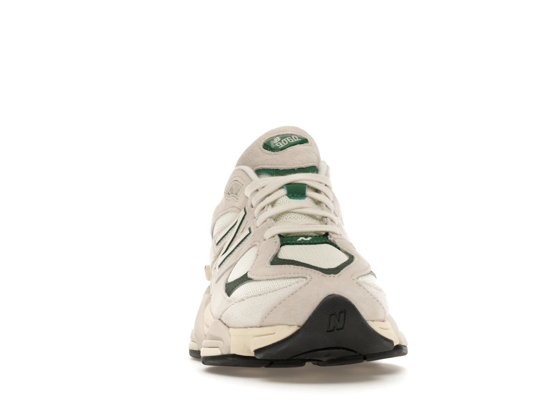 Vue 9 de New Balance 9060 Spruce Pack