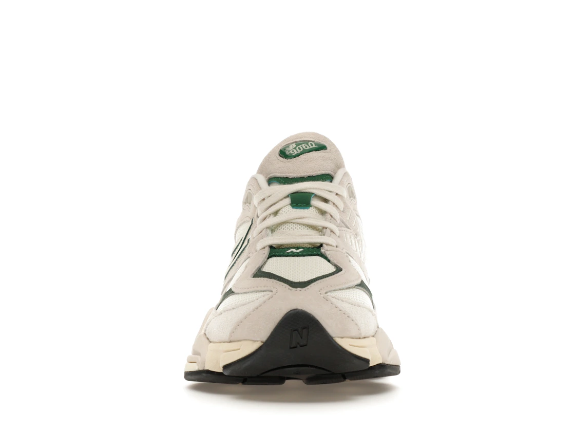 Vue 10 de New Balance 9060 Spruce Pack