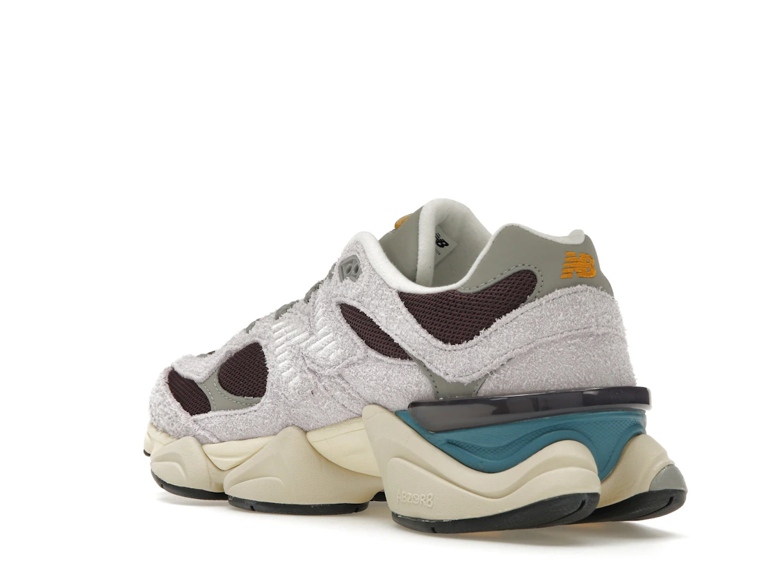 Vue 24 de New Balance 9060 Taro Plum Brown