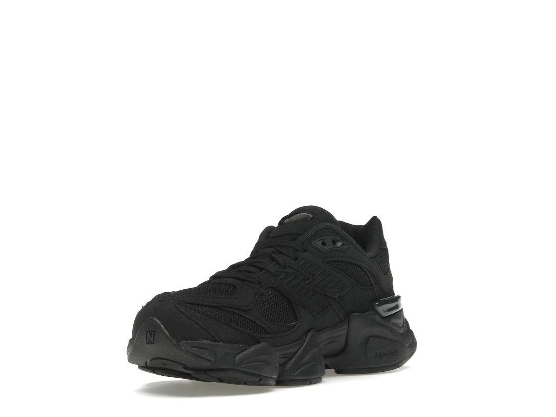 Vue 14 de New Balance 9060 Triple Black (GS)