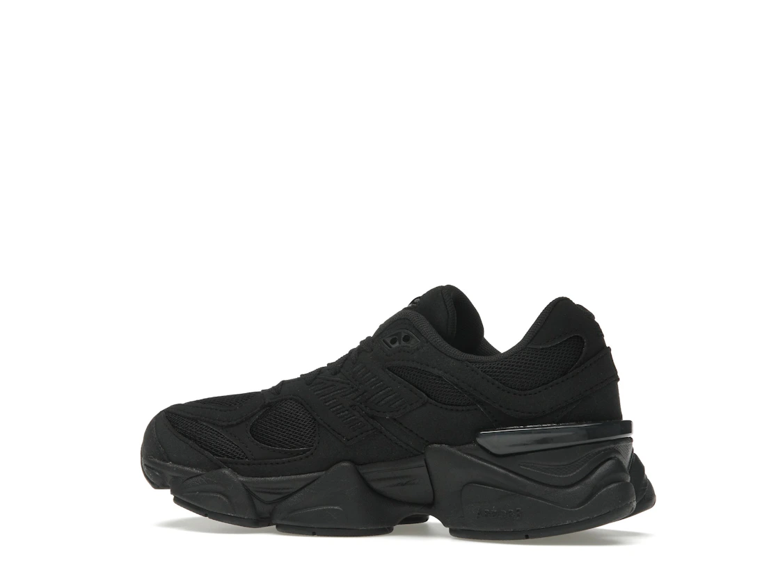 Vue 21 de New Balance 9060 Triple Black (GS)