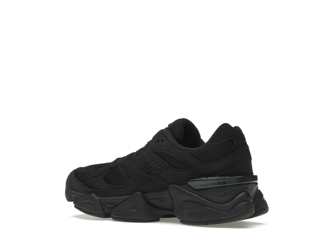 Vue 22 de New Balance 9060 Triple Black (GS)