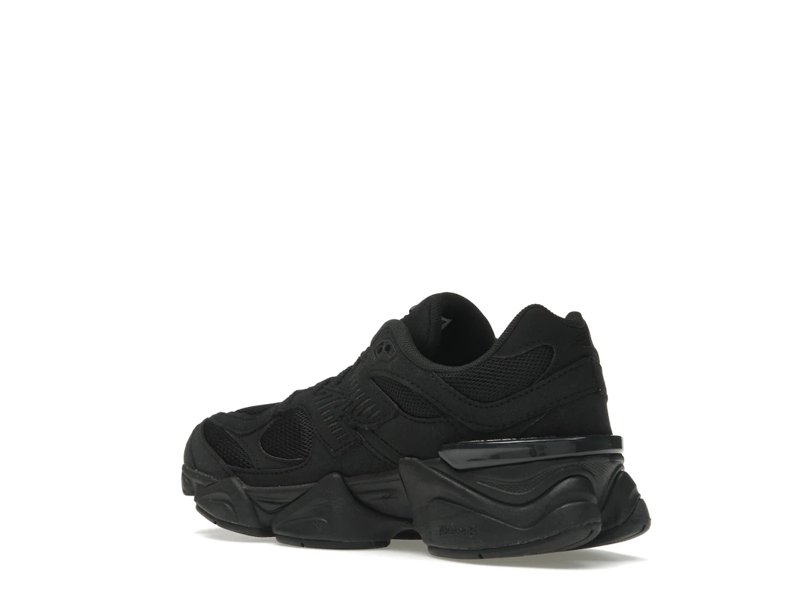 Vue 23 de New Balance 9060 Triple Black (GS)