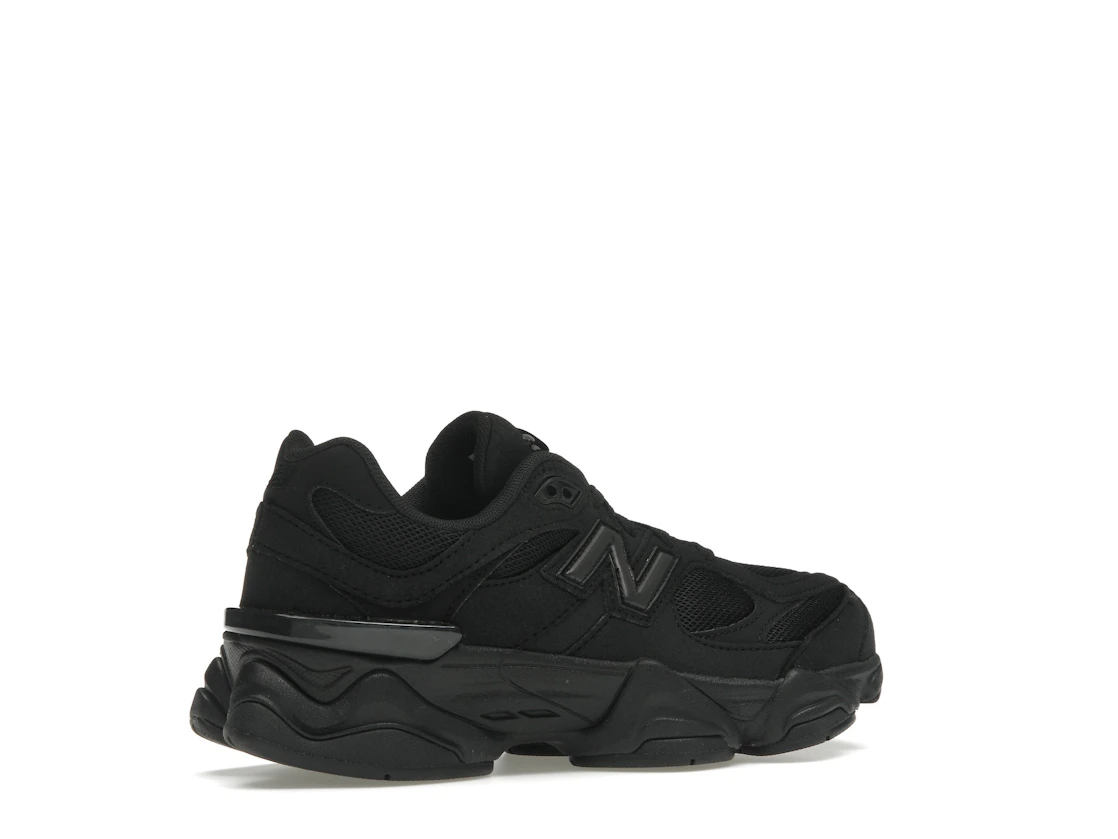 Vue 34 de New Balance 9060 Triple Black (GS)