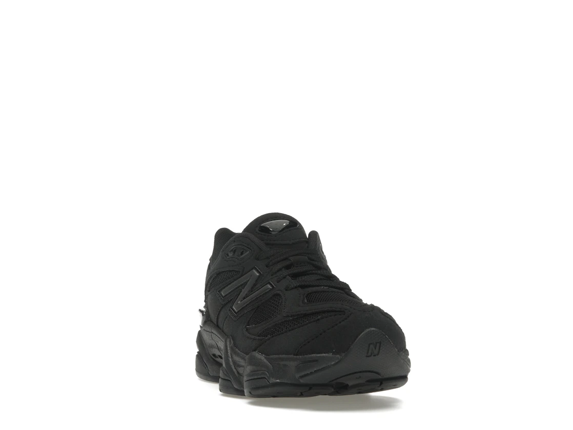 Vue 8 de New Balance 9060 Triple Black (GS)