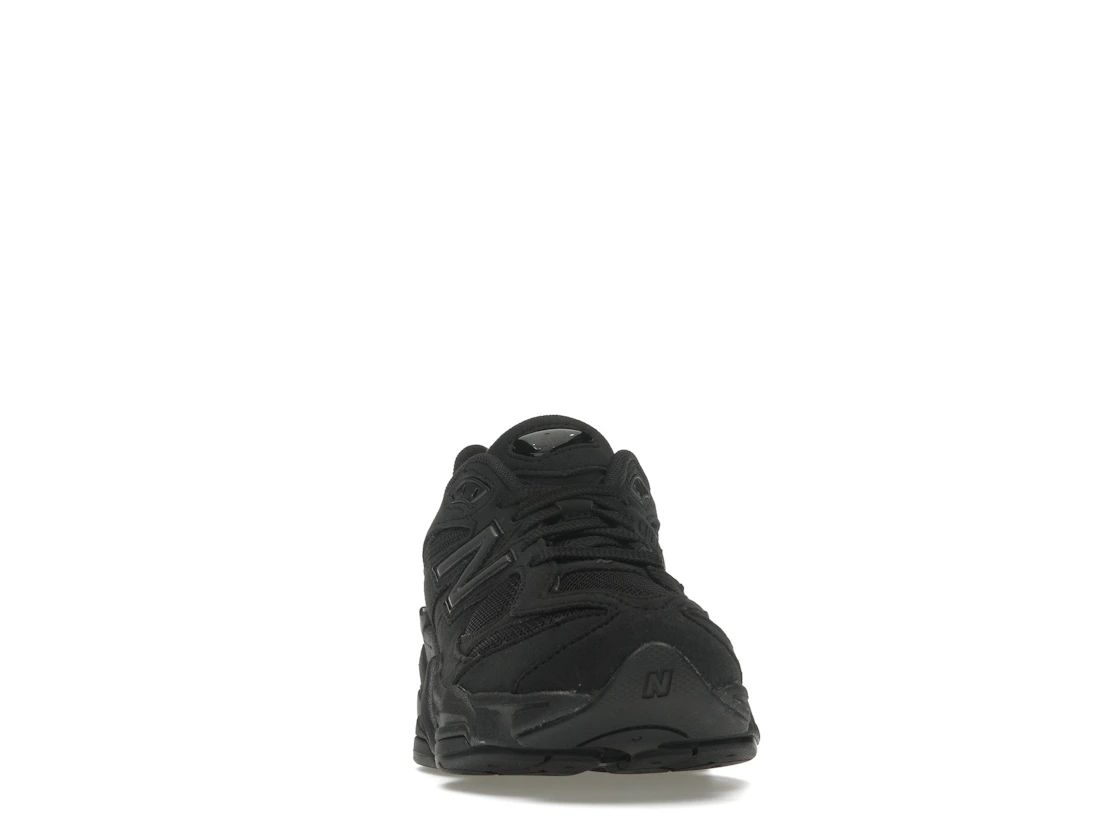 Vue 9 de New Balance 9060 Triple Black (GS)